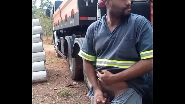 Worker Masturbating on Construction Site Hidden Behind the Company Truck yeni Tube'u izleyin