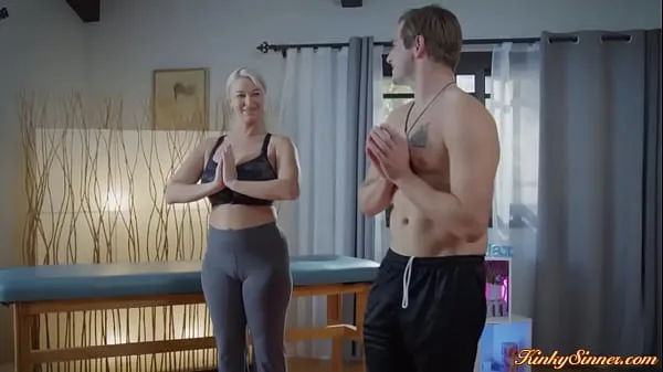 Tonton Milf London River is flirting with her hunk yoga instructor.As a member of cougar society she didnt miss the chance and lets the guy fuck her hard Tube baharu