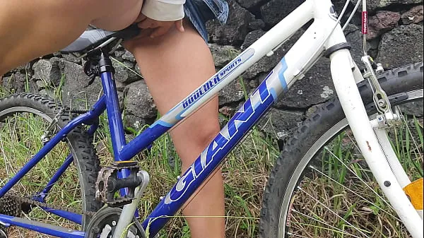 Se Young Mother wants to Fuck. She Fuck a Bike in a Public Park after Class nyt rør